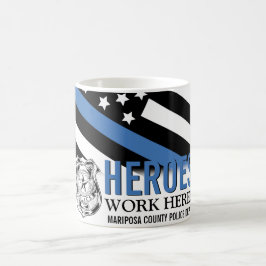Taza De Café Héroes de la policía trabajan aquí Bandera estadou