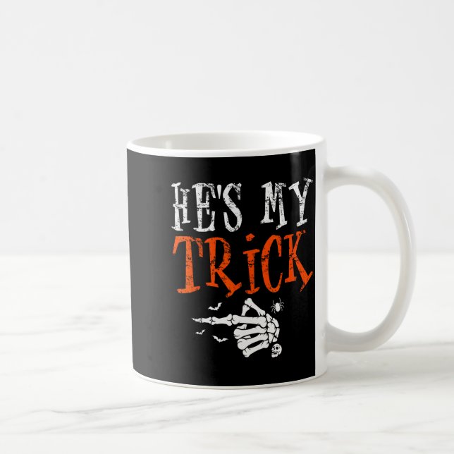 Taza De Café He's My Trick Halloween Matching Couple Funny Girl (Derecha)
