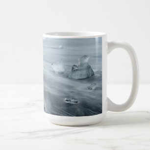 Taza De Café Hielo y agua en una playa, Islandia