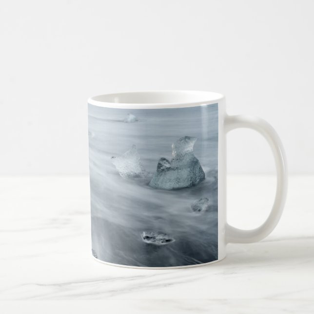 Taza De Café Hielo y agua en una playa, tierra firme (Derecha)