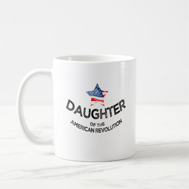 Taza De Café Hija de la estrella del DAR de la Revolución Ameri (Izquierda)