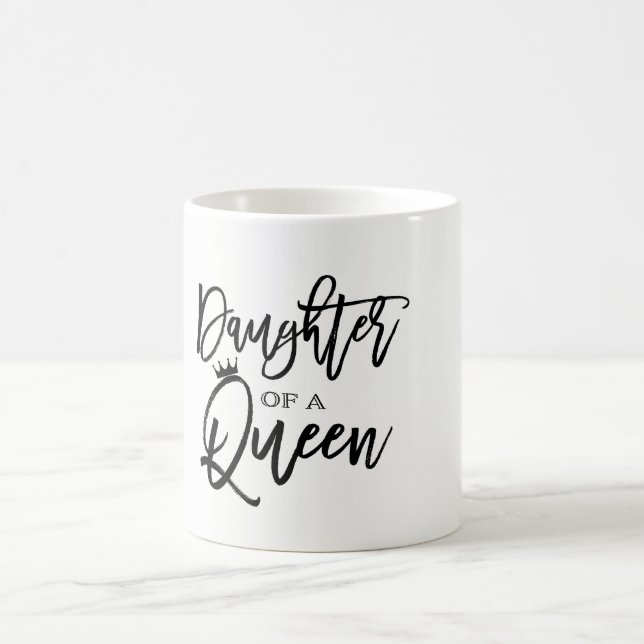 Taza De Café Hija de una REINA Guion Moderno Personalizado Tend (Centro)