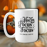 Taza De Café Hocus Pocus Halloween<br><div class="desc">"Hocus pocus,  necesito que el vino se centre (o el café fuerte)",  que dice impreso en una taza de café,  divertido para Halloween para mujeres y hombres.</div>