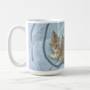 Taza De Café Hoja de arce helada congelada en hielo