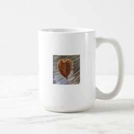 Taza De Café Hojas de cerdo agrietadas en agua batida