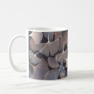 Taza De Café Hojas de Ginkgo: elegante patrón natural.