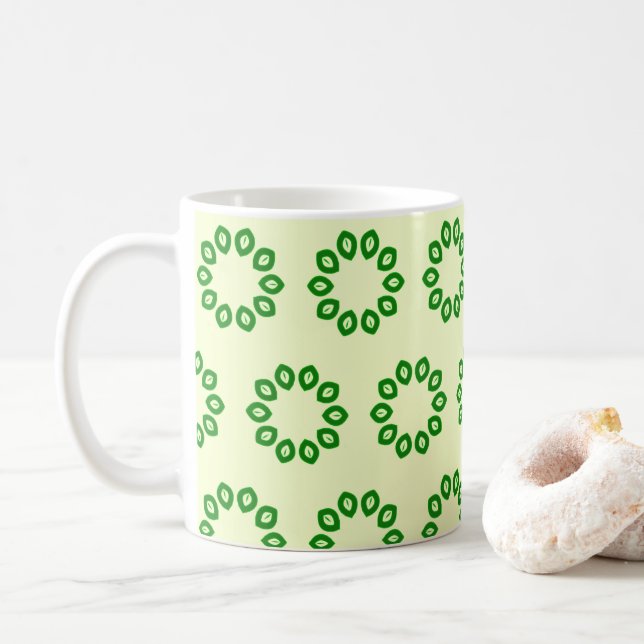 Taza De Café Hojas verdes en círculo sobre amarillo (Con donut)