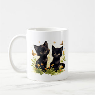 Taza De Café Hoki y Koki Gatitos Negros en el jardín Mug