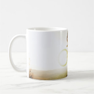 Taza De Café Hombre cargando bicicleta