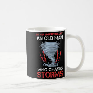 Taza De Café Hombre Mayor Que Persigue Tormentas