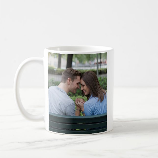Taza De Café Hombre y mujer cercanas entre sí (Izquierda)