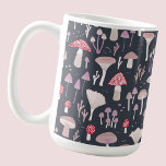 Taza De Café Hongos Toadstool Mushroom<br><div class="desc">Setas,  taburetes y hongos de fondo oscuro. Perfecto para otoño o otoño,  o en cualquier momento. Arte original de Nic Squirrell.</div>