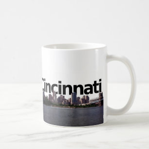 Taza De Café Horizonte de Cincinnati con Cincinnati en el abov