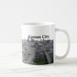 Taza De Café Horizonte de Kansas City con Kansas City en el