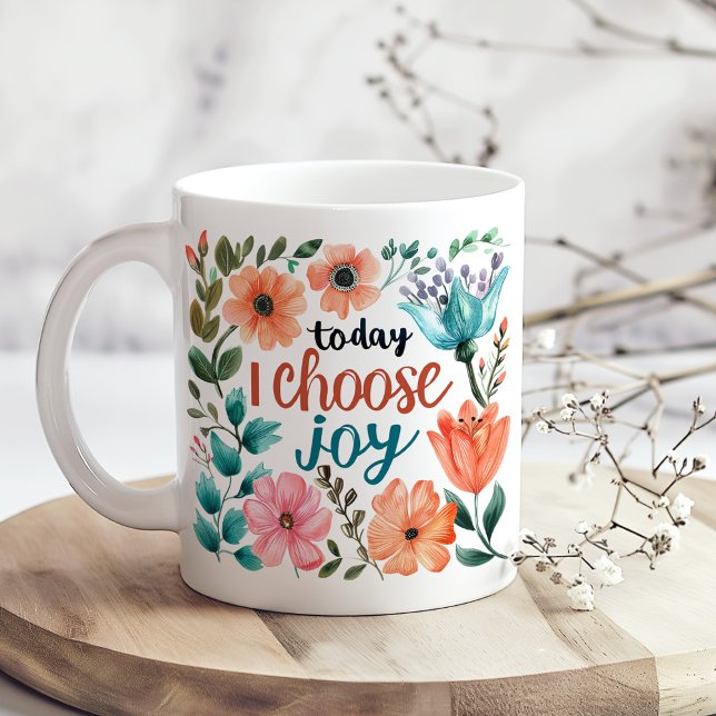 Taza De Café "Hoy elijo alegría" Inspiración Floral Pastel ("Today I Choose Joy" Pastel Floral Inspiration Coffee Mug on a boho kitchen table with dry flowers)