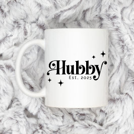Taza De Café Hubby Est año cualquier color elegante fuente retr