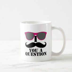 Taza De Café Humor del bigote con las gafas de sol rosadas