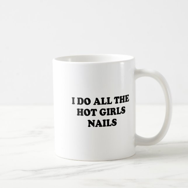 Taza De Café I Do All The Hot Girls Nails Repeat Nail Tech  (Derecha)