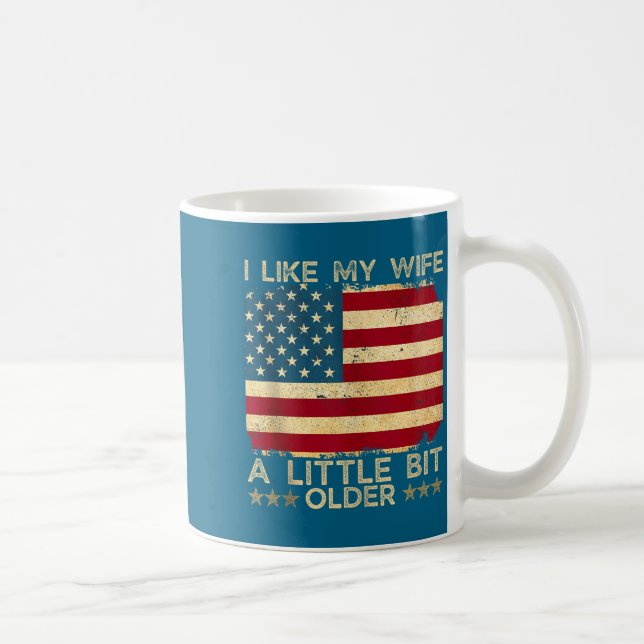 Taza De Café I Like My Wife A Little Bit Older Funny Saying Wom (Derecha)