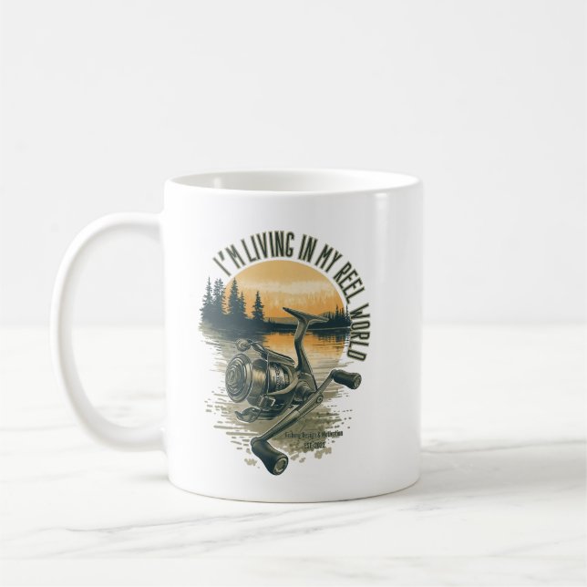 Taza De Café I’m Living in My Reel World | Fishing lake  (Izquierda)