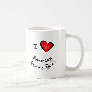 Taza De Café I perros esquimales americanos del corazón (amor)