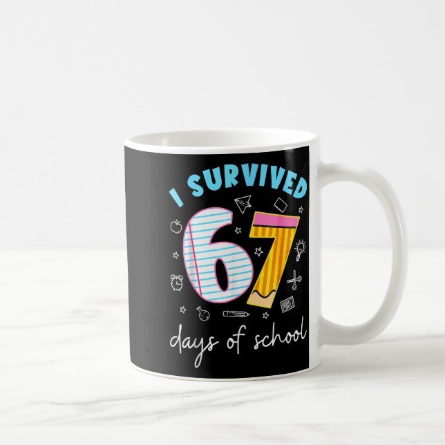 Taza De Café I Survived 67 Days Of School Funny Meme Teacher St (Derecha)