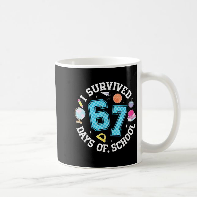 Taza De Café I Survived 67 Days Of School Student Humor Design  (Derecha)