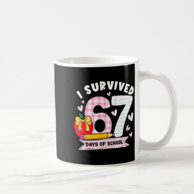 Taza De Café I Survived 67 Days Of School Student Humor Design  (Derecha)