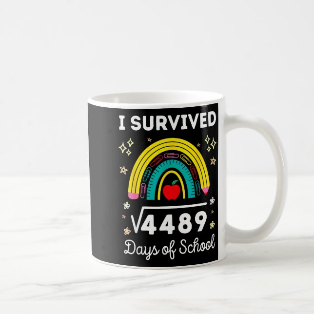 Taza De Café I Survived 67 Square Root Days Of School Funny Mem (Derecha)