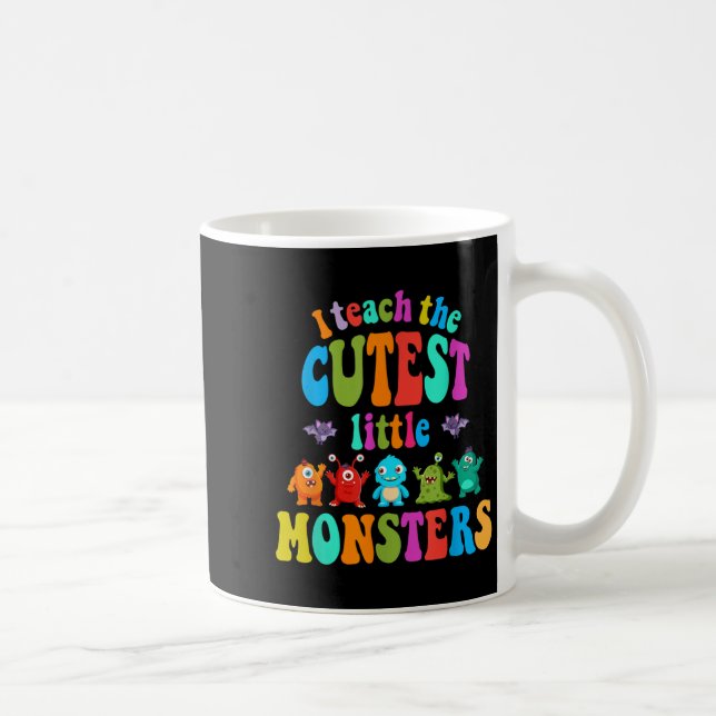 Taza De Café I Teach The Cute Little Monsters Halloween Costume (Derecha)