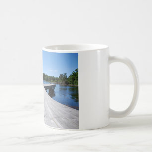 Taza De Café Idilio de verano en un fiordo sueco solitario