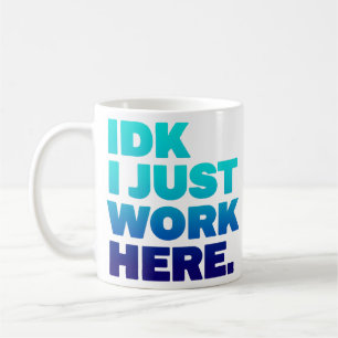 Taza De Café IDK Acaba De Trabajar Aquí Mug - Gracioso regalo d