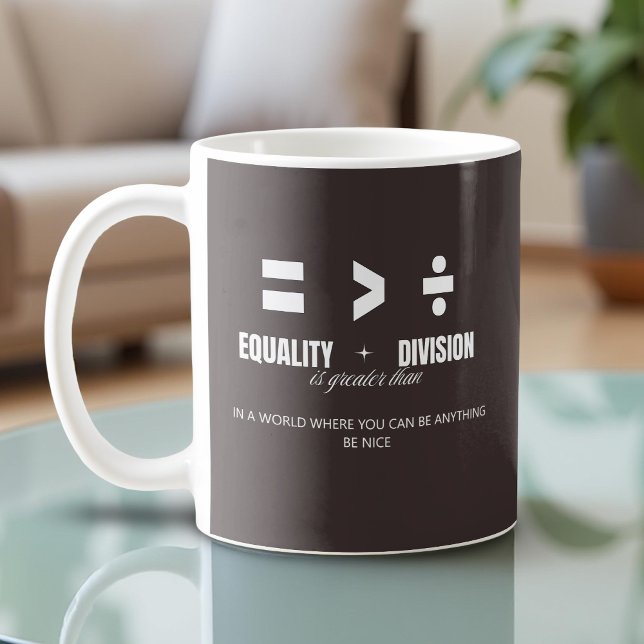 Taza De Café Igualdad mayor que división - Ser agradable (Subido por el creador)