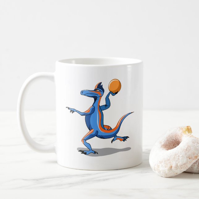 Taza De Café Iguanodon Personalizado jugando básquetbol. (Con donut)