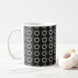 Taza De Café Ilustracion floral blanco y negro intrincado
