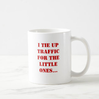 Taza De Café Implico el tráfico para el poco unos…