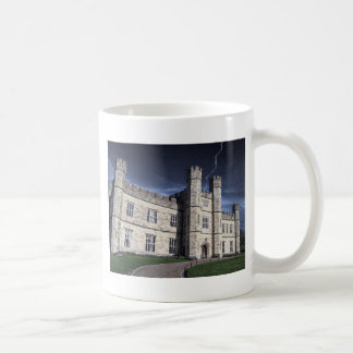Taza De Café Impulsa el castillo por la noche
