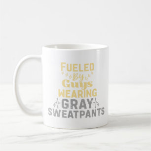 Taza De Café Impulsado Por Tipos Que Usan Pantalones De Sudader