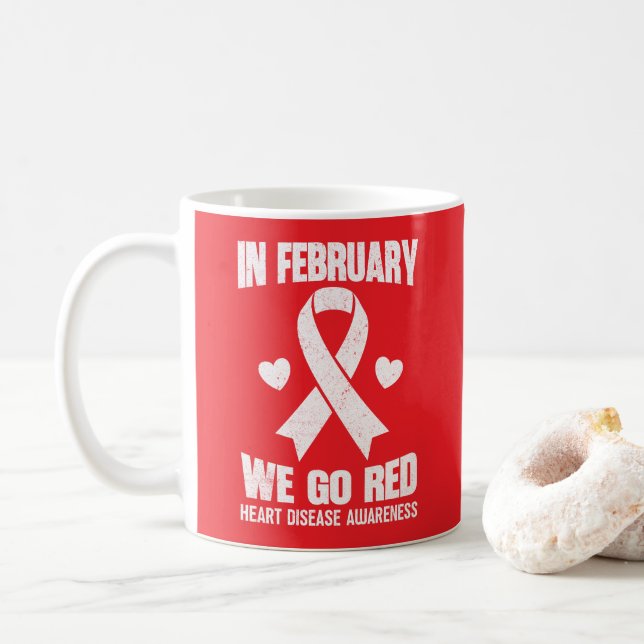 Taza De Café In February We Go Red for Heart Disease Awareness (Con donut)