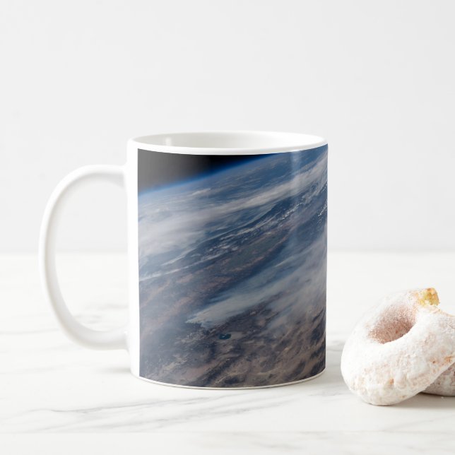 Taza De Café Incendios Alrededor Del Parque Nacional Yosemite. (Con donut)