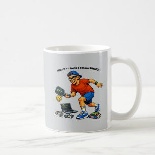Taza De Café Ingeniero de software jugando pickleball con una p