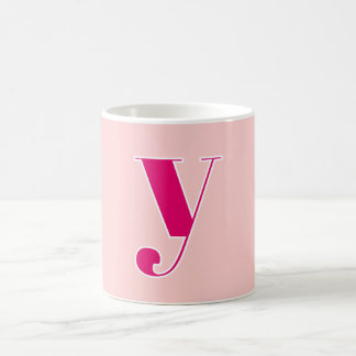 Taza De Café Inicial de monograma personalizada rosa y fucsia