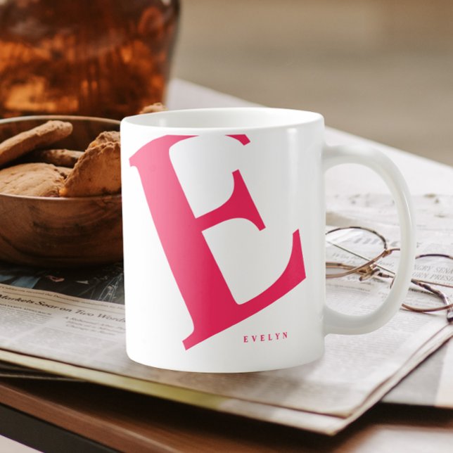 Taza De Café Inicial grande | Tipografía moderna | Rosa (Subido por el creador)