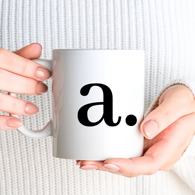 Taza De Café Inicial | Nombre inicial blanco negro simple elega (Subido por el creador)