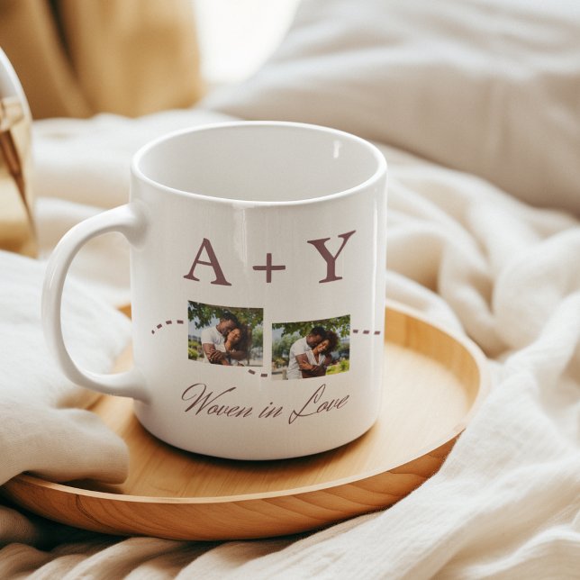 Taza De Café Iniciales y guión gráfico conectados (“Coffee mug with two-photo layout, dotted line link, taupe initials above, and soft script below.”)
