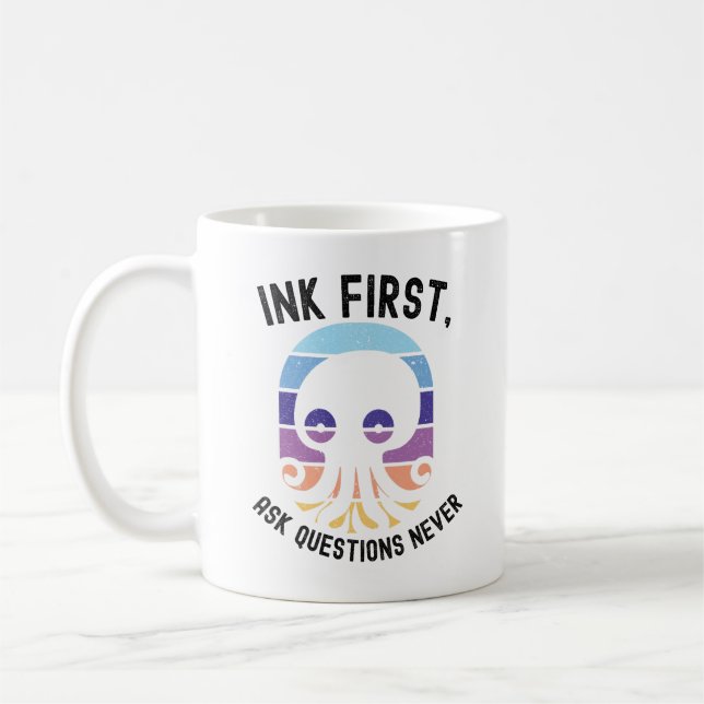 Taza De Café Ink First Ask Questions Never Funny Octopus Retro (Izquierda)