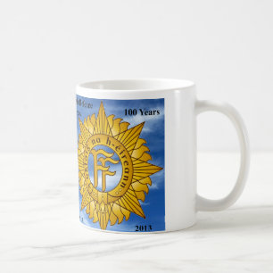 Taza De Café Insignia del ejército irlandés para la música clás