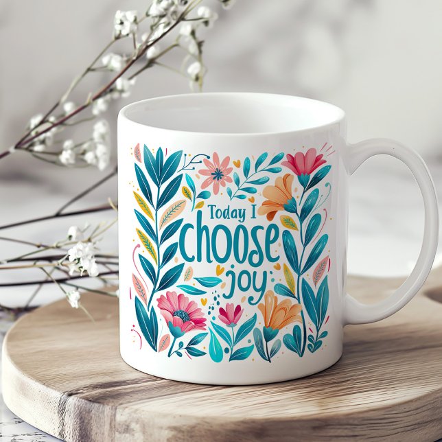 Taza De Café Inspiración floral verde azulada y coral autocuida (Teal and Coral Floral Inspiration Self-Care Coffee Mug on a boho kitchen table.)