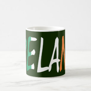 Taza De Café Irlanda superpuesta por el atracón de la bandera i