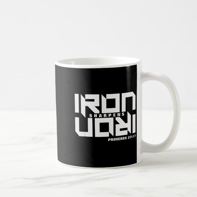 Taza De Café Iron Sharpens Iron Proverbs 27_17 Bible Verse Chri (Derecha)